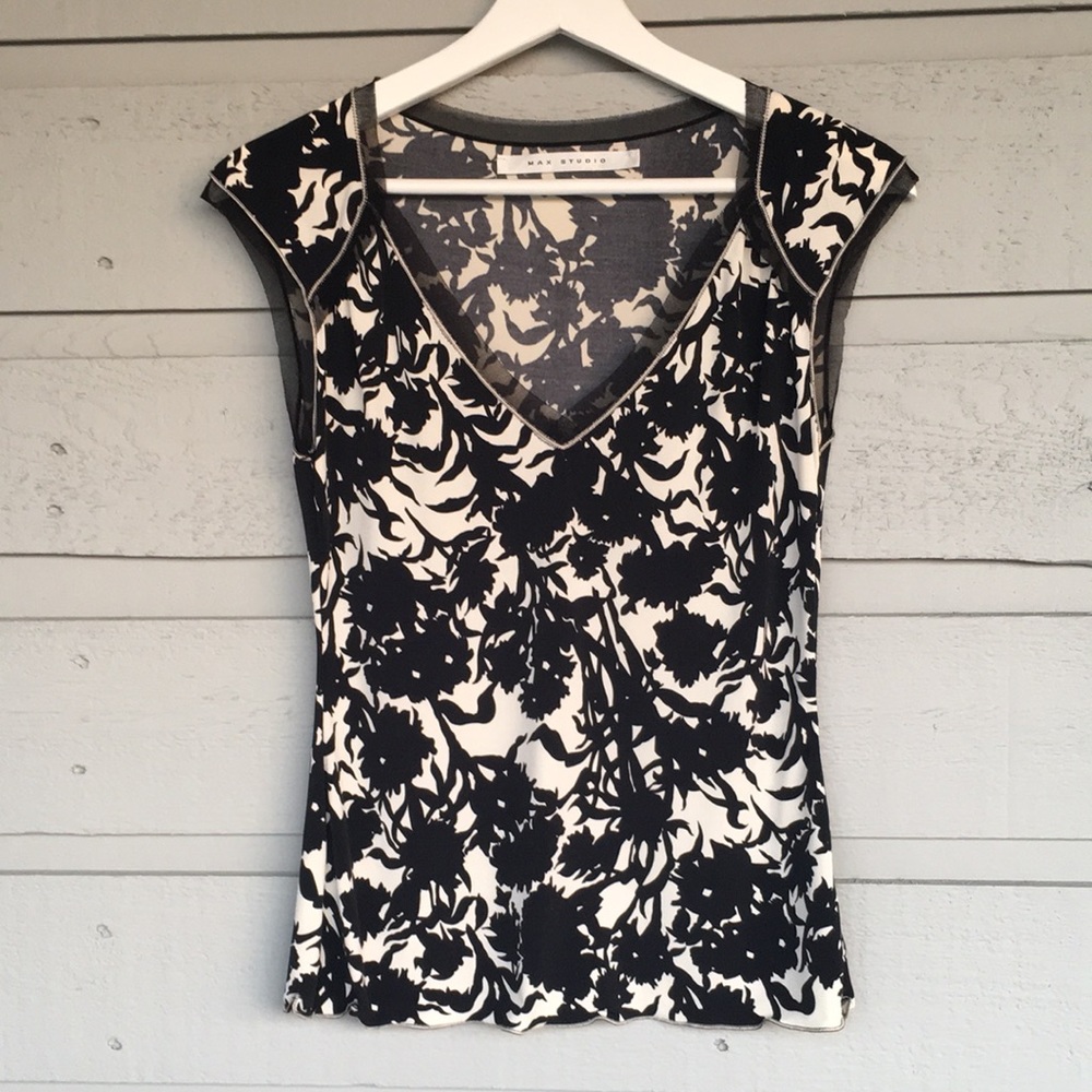 MAX STUDIO FLORAL VNECK TOP WITH MESH TRIM DETAIL CLASSIC STYLE BLACK/OFFWHITE